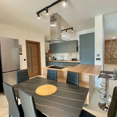 Lux Oakville - Private Pool - Bbq Area - Games - Valley Views Xagħra