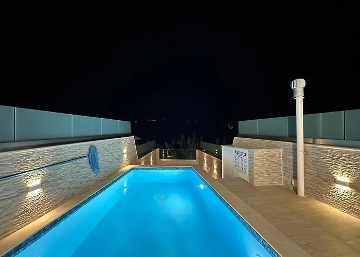 Lux Oakville - Private Pool - Bbq Area - Games - Valley Views